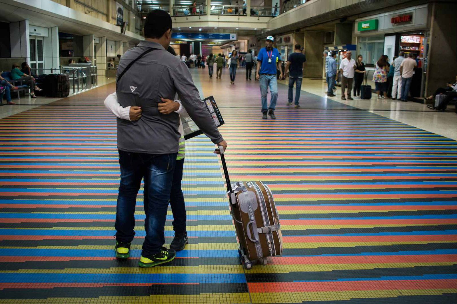 Emigrar a España desde Venezuela aeropuerto 