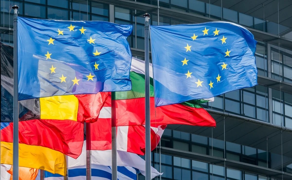 Permiso de trabajo en España banderas de la UE